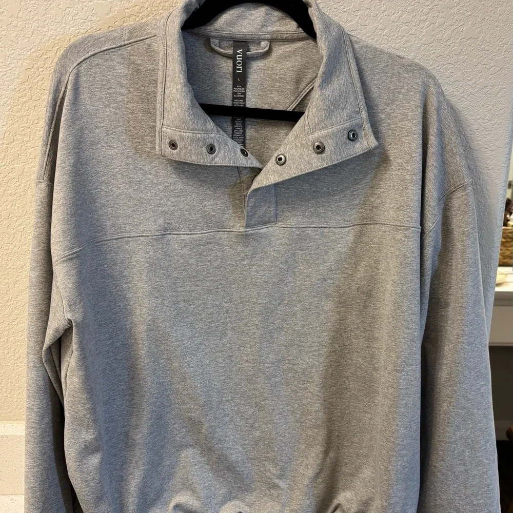 2 Woman’s Vuori Graphite Snap Mock Pullovers in Gray and Navy size large - Picture 4 of 8